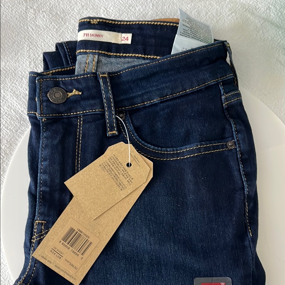 Levi 711 Skinny Unisex Dark Blue Skinny Jeans Size 24 Brand New Levi 711 Skinny Unisex Dark Blue Skinny Jeans Size 24 Brand New